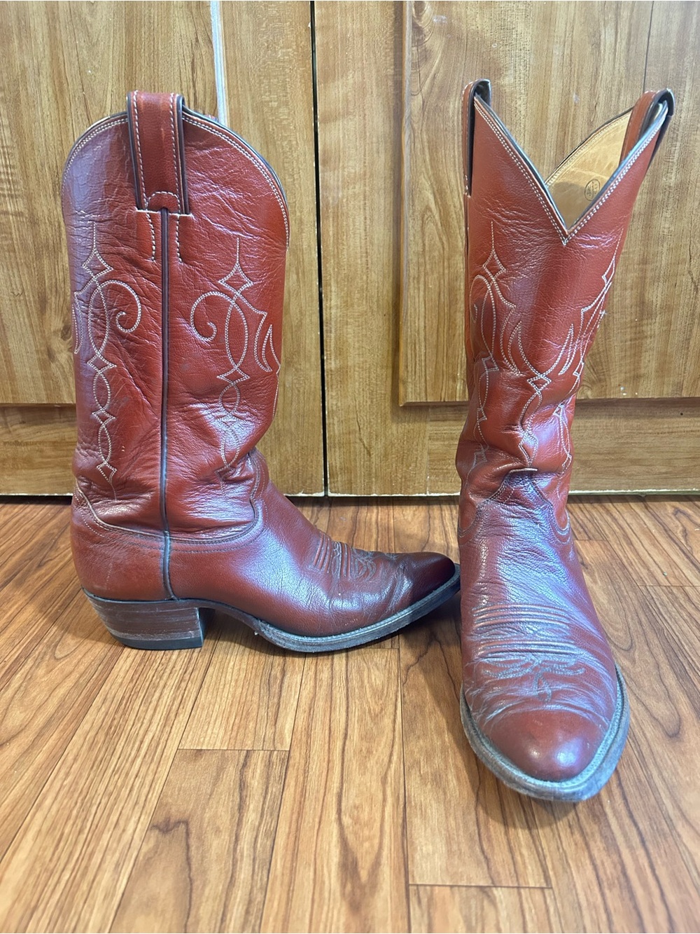 Justin Boots Reddish Brown Leather Western Cowboy Boots Style- 2495 Men’s 7 1/2D